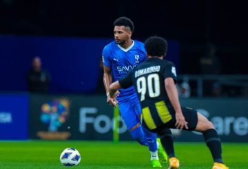 كلاسيكو الاتحاد والهلال يشتعل.. تصرف غير متوقع من البليهي والفار يثير غضب اللاعبين