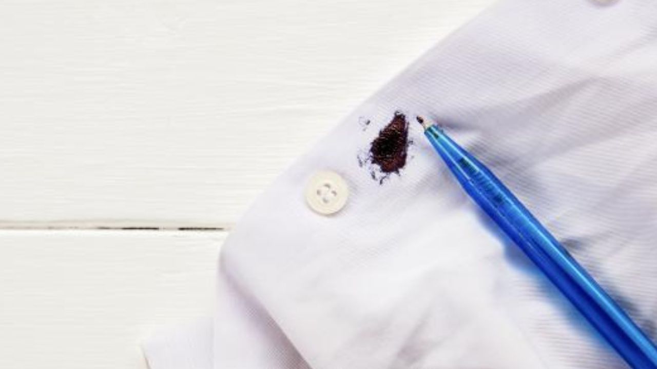 وصفة لإزالة الحبر وبقع الأقلام من الملابس هتخليكي تلبسي هدومك المركونة من تاني