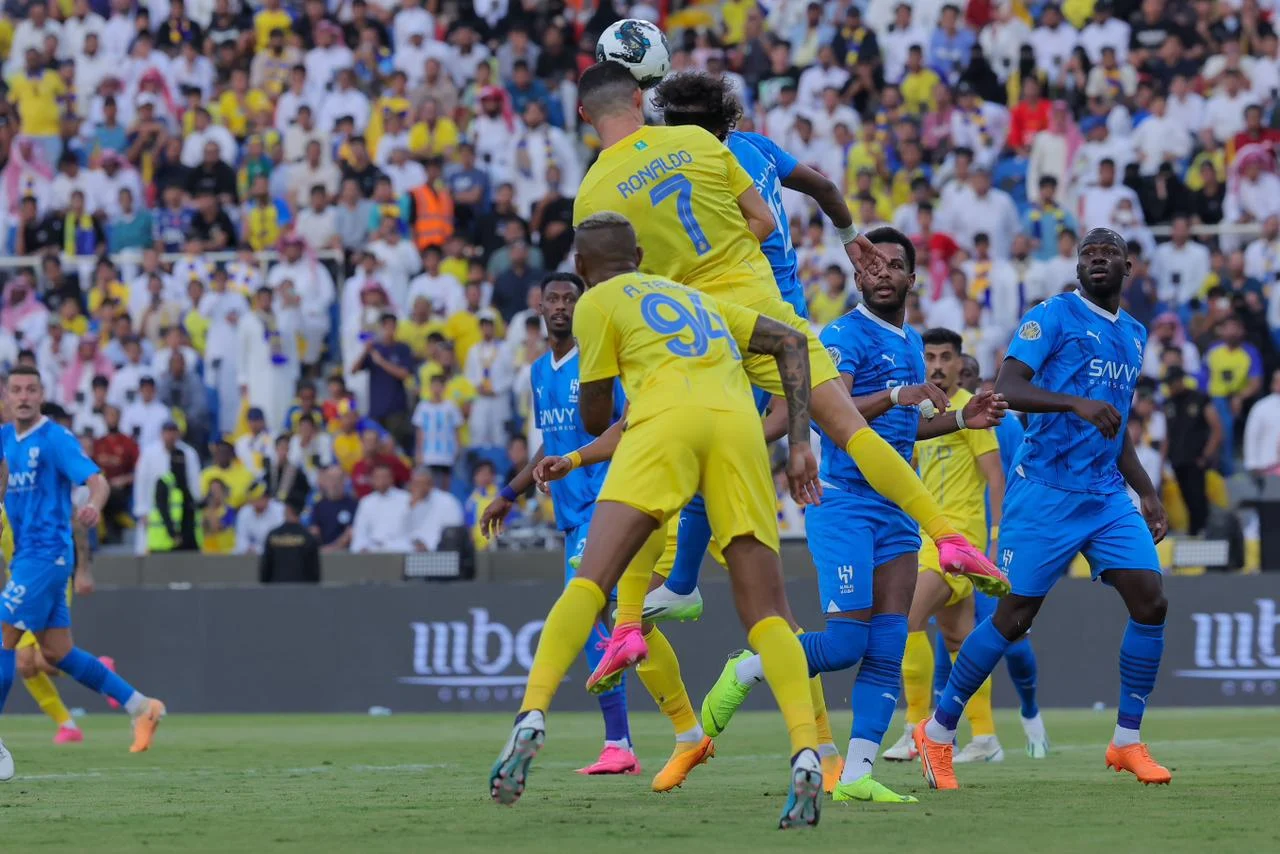 رغم الصدارة.. تعثر الهلال يخدم النصر أكثر من الاتحاد "مفاجأة مدوية" 2 رغم الصدارة.. تعثر الهلال يخدم النصر أكثر من الاتحاد “مفاجأة مدوية”