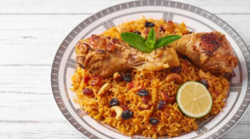 وجبة المطبخ الخليجي الأساسية. خطوات تحضير الكبسة السعودي بالدجاج 1