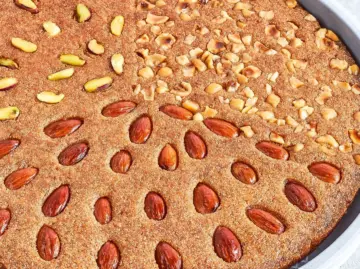بأقل التكاليف وأشهى طعم .. طريقة عمل النمورة السورية باللوز والمقادير بالكوب
