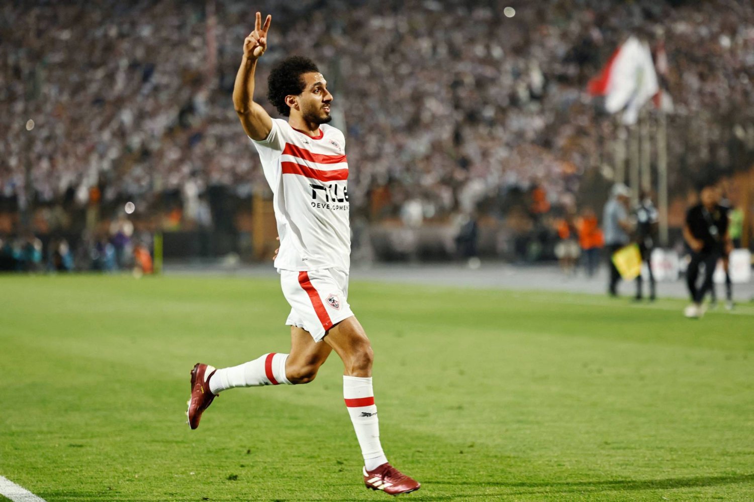 نجاح جراحة الرباط الصليبي لـ أحمد حمدي وسيعود للقاهرة خلال أيام 5 نجاح جراحة الرباط الصليبي لـ أحمد حمدي وسيعود للقاهرة خلال أيام