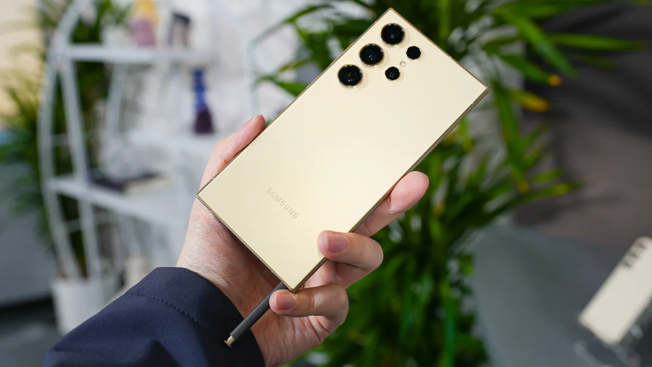"وفر 140 دينار وادفع بالتقسيط".. عرض رهيب للكويتيين من مكتبة جرير على هاتف Samsung Galaxy S24 Ultra 7 “وفر 140 دينار وادفع بالتقسيط”.. عرض رهيب للكويتيين من مكتبة جرير على هاتف Samsung Galaxy S24 Ultra