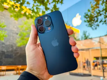 “هل يستطيع هاتف أوبو منافسة آيفون؟”.. مقارنة شاملة بين هاتف Apple iPhone 15 Pro Max وهاتف Oppo Reno12 Pro