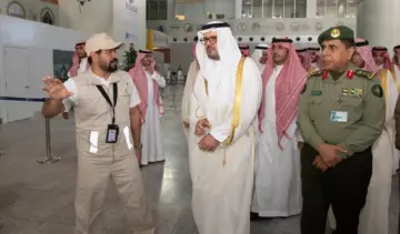 الأمير سعود بن مشعل يتفقد الخدمات المقدمة للحجاج في “صالات الحج”