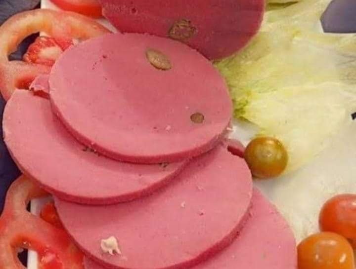 زي المصانع طريقة عمل اللانشون البيتي بدون لحوم ولا فراخ طري وناعم باسرار الشيفات بطعم خطير 5 زي المصانع طريقة عمل اللانشون البيتي بدون لحوم ولا فراخ طري وناعم باسرار الشيفات بطعم خطير