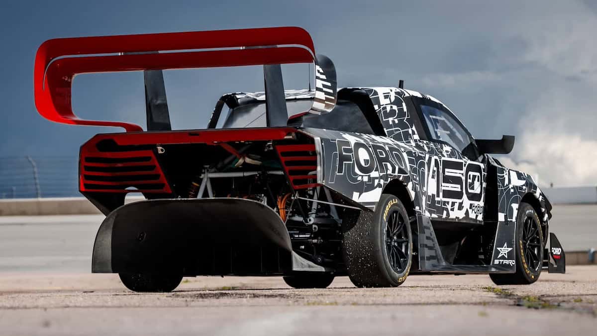 مواصفات فورد F-150 لايتنج سوبر ترك