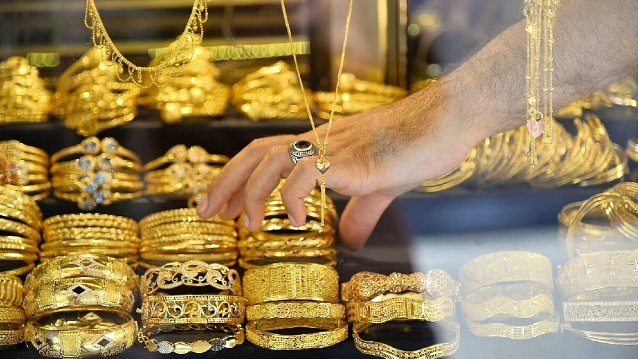 «بعد ارتفاعه عالمياً».. أسعار الذهب اليوم الجمعة 7 يونيو 2024 في السعودية.. ومفاجأة كبرى في عيار 21 5 «بعد ارتفاعه عالمياً».. أسعار الذهب اليوم الجمعة 7 يونيو 2024 في السعودية.. ومفاجأة كبرى في عيار 21