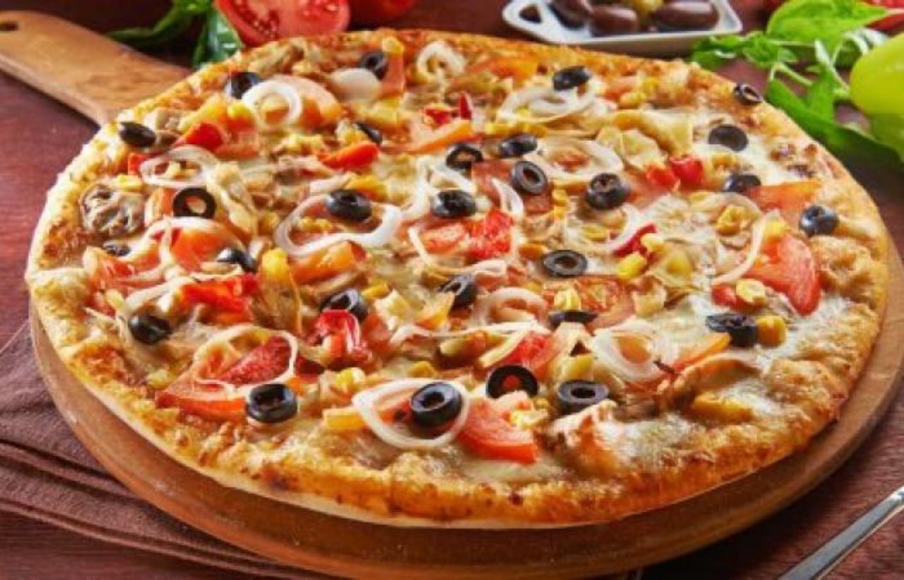 “بأسرار المطاعم “.. طريقة عمل بيتزا الطاسة السريعه.. بيتزا سهلة ممكن تعمليها في عشر دقائق