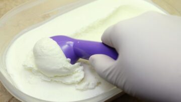 طريقة عمل ايس كريم الفانيليا بأسرار المحلات وبطعم ومذاق رهيب