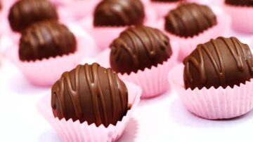 حلوى العيد الشهية كرات البسكويت بالكاكاو والمكسرات حضريها بنفسك بربع ثمنها في المنزل