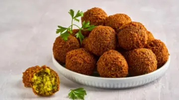 اليوم العالمي “Green Burger” .. أشهر أسماء الطعمية في الكثير من البلاد العربية «جرين برجر – فلافل»