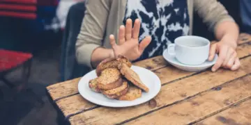 جسمك بيبعتلك رسائل تحذيرية.. أعراض تدل على إصابتك بحساسية الجلوتين