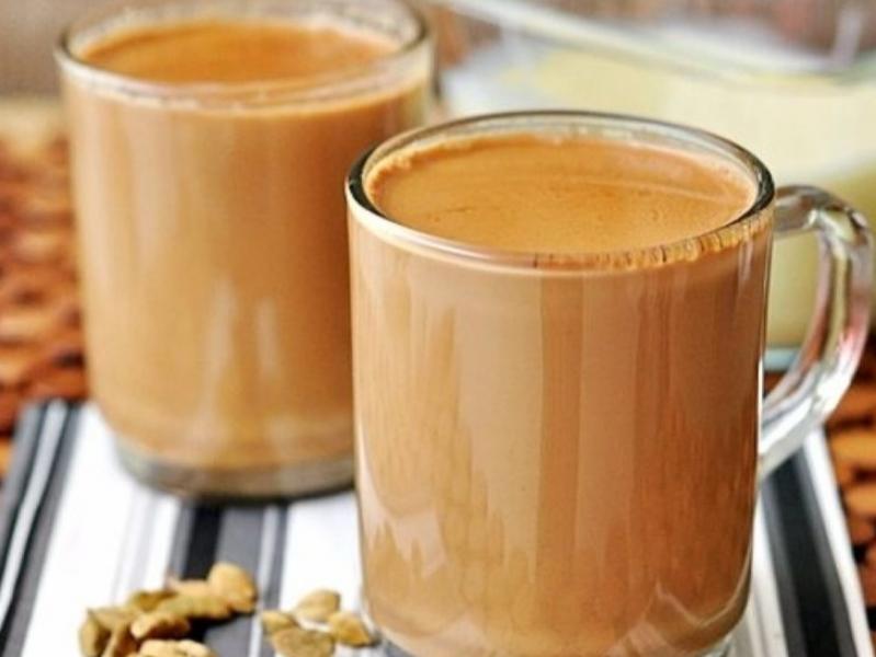 طريقة عمل الشاي باللبن علي أصوله لإفطار مميز