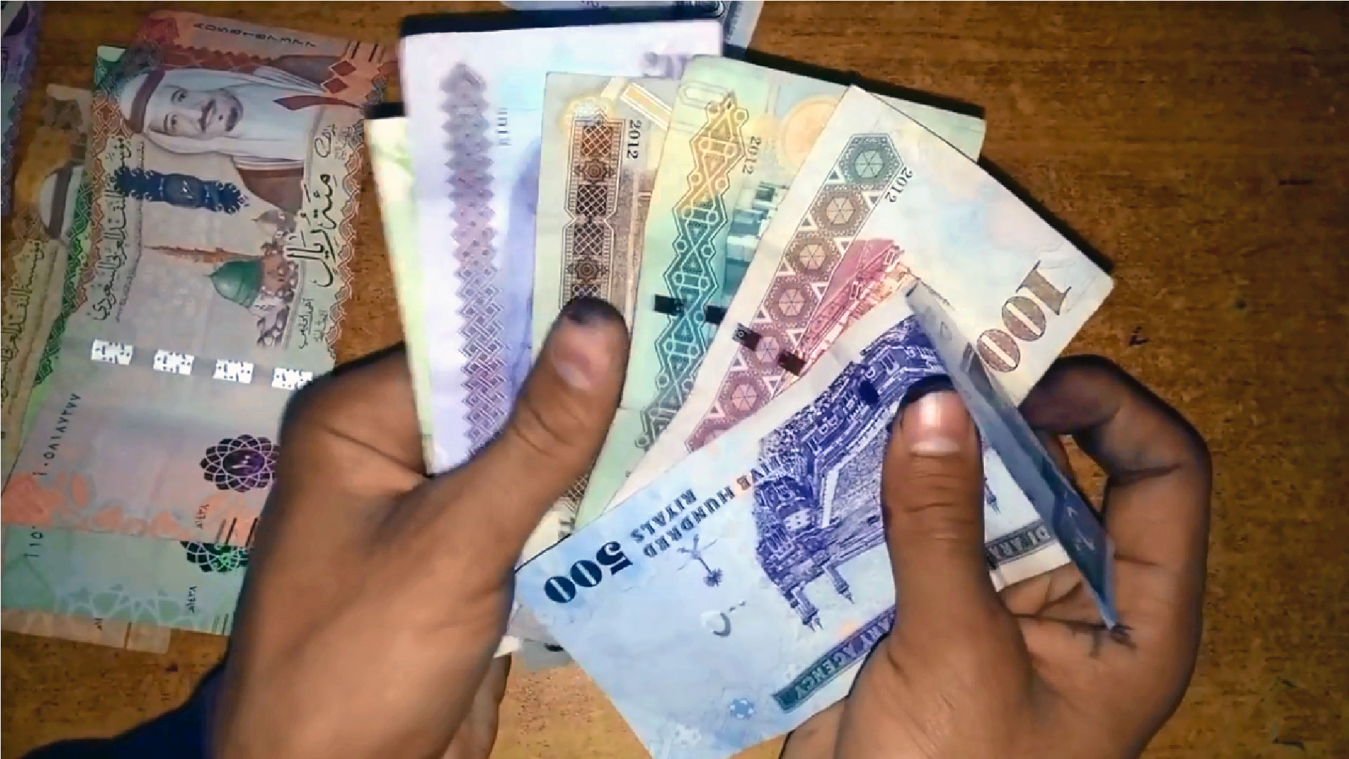 براتب 4000 ريال طريقة الحصول على تمويل البنك الأهلي السعودي دون شرط الكفيل 2 براتب 4000 ريال طريقة الحصول على تمويل البنك الأهلي السعودي دون شرط الكفيل