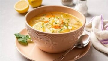 طريقة عمل شوربة لسان العصفور بالخضار والدجاج في المنزل بمذاق الجاهزة في الفنادق