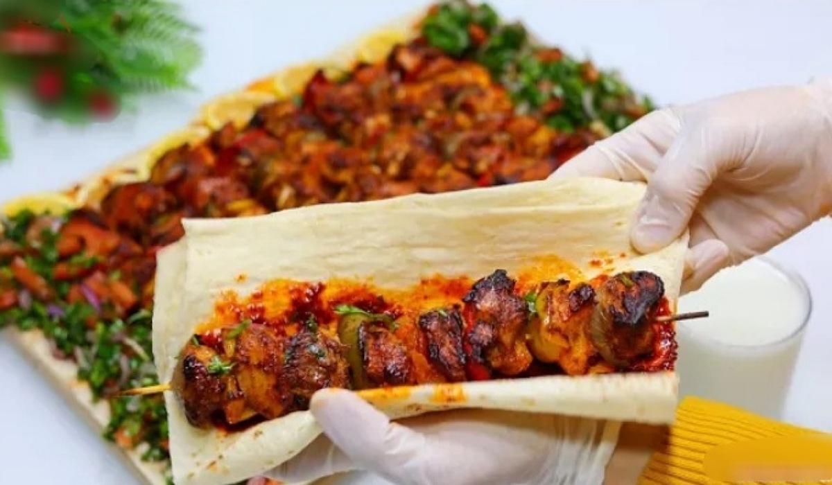 بتتبيلة رهيبة.. شيش طاووق بالفرن بمكونات بسيطة وأحلى من المطاعم 6 بتتبيلة رهيبة.. شيش طاووق بالفرن بمكونات بسيطة وأحلى من المطاعم