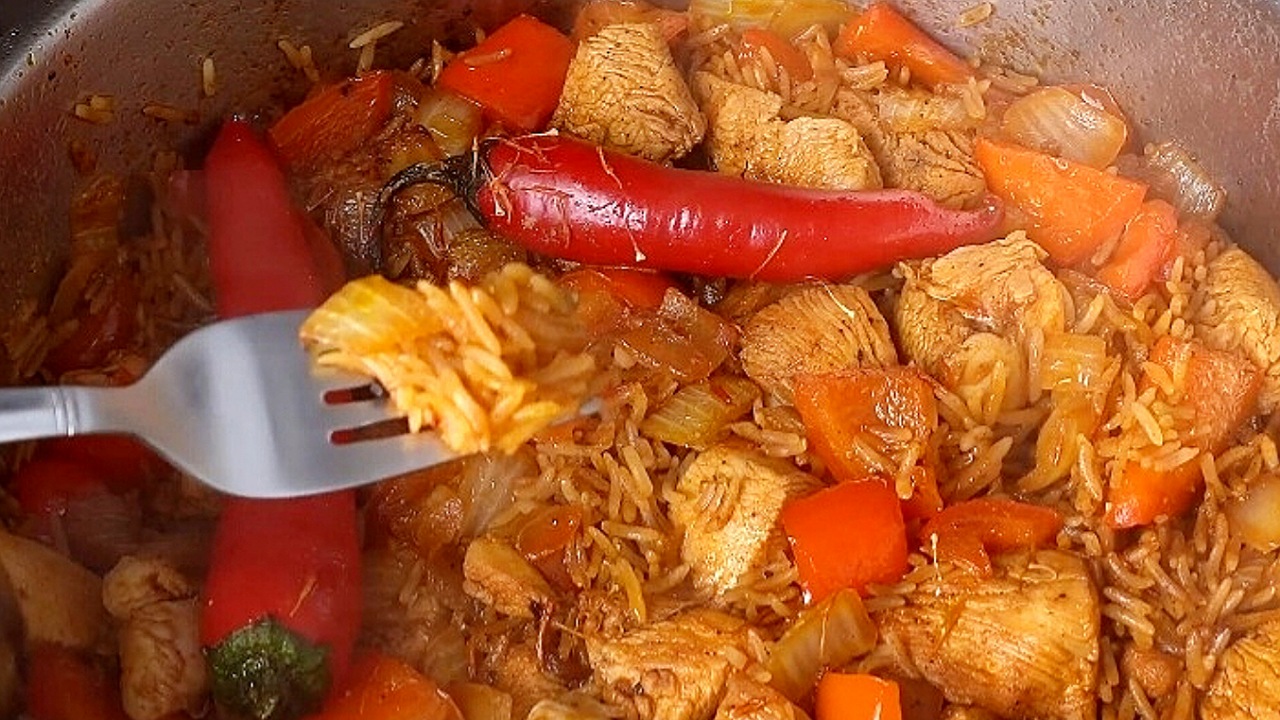 طريقة عمل طبق الأرز المبهر بالدجاج ألذ وجبة يمكن تذوقها 5 طريقة عمل طبق الأرز المبهر بالدجاج ألذ وجبة يمكن تذوقها