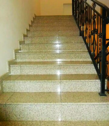 طريقة تنظيف حيطان السلم وتلميعه وتعقيمه باستخدام المكونات الطبيعية