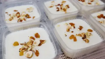طريقة عمل الأرز بلبن بالكريمة والمكسرات بخطوات سهلة وطعم زي المحلات