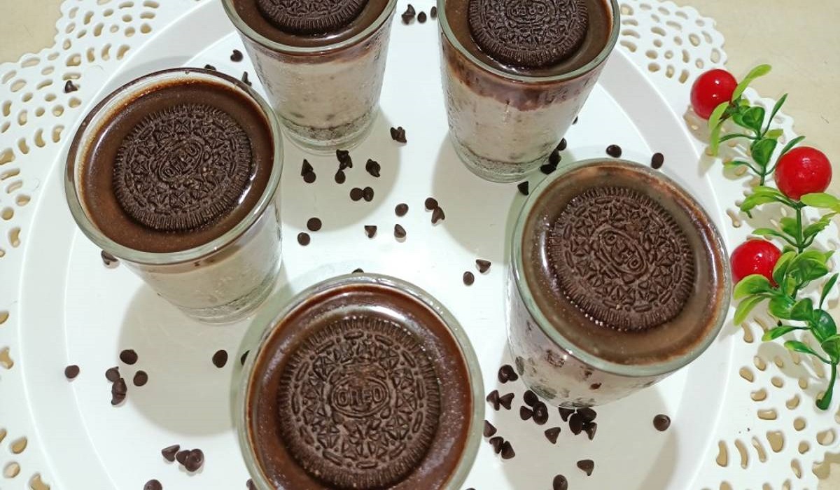 جربي حاجة حلوة جديدة وباردة في الحر.. طريقة عمل الاوريو في الأكواب بطريقة سهلة وسريعة 5 جربي حاجة حلوة جديدة وباردة في الحر.. طريقة عمل الاوريو في الأكواب بطريقة سهلة وسريعة