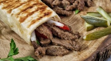 طريقة عمل شاورما اللحم بمكونات سهلة وبسيطة بالمنزل