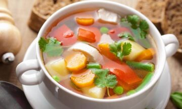 طريقة عمل شوربة الخضار في المنزل بطريقة سهلة وغير مكلفة وصحية