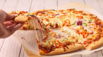 طريقة عمل عجينة البيتزا الإيطالية