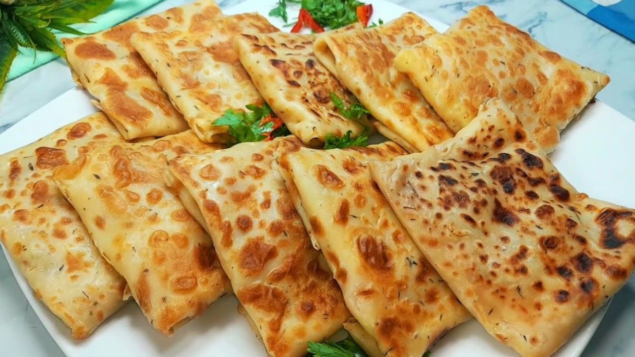 هشة جداً.. فطائر الطاسة التركية بحشو الجبنة والطعم خيال هتنفع معاكي للفطار أو العشاء 5 هشة جداً.. فطائر الطاسة التركية بحشو الجبنة والطعم خيال هتنفع معاكي للفطار أو العشاء