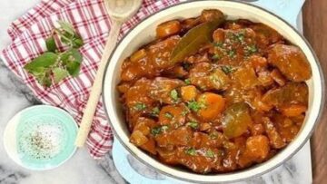 فى العيد.. اسهل طريقة عمل طاجن لحمة الرأس بالبصل والسر فى مكون من البيت
