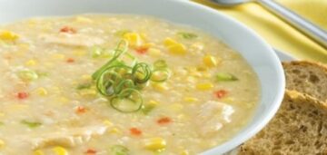 شوربة الذرة بالدجاج بمكونات بسيطة
