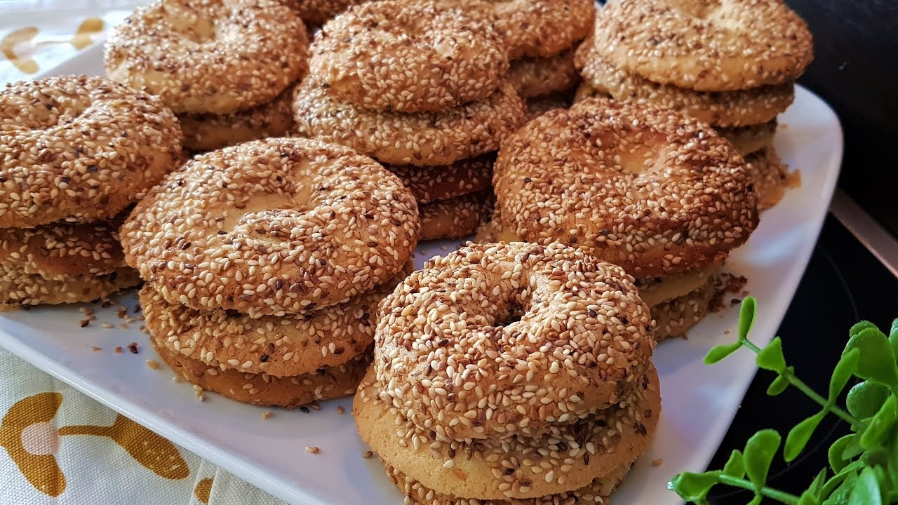 كعك السمسم بطريقة سهلة وأطيب من الجاهز