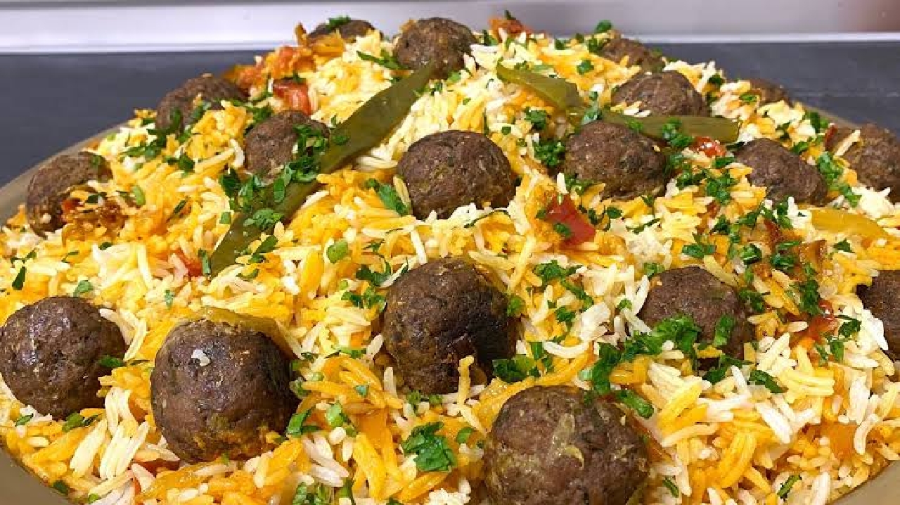 حضري كفتة اللحمة بالرز برياني بطريقة مميزة مش هتفك منك بوصفة الحاتي مع الرز الأصفر 5 حضري كفتة اللحمة بالرز برياني بطريقة مميزة مش هتفك منك بوصفة الحاتي مع الرز الأصفر