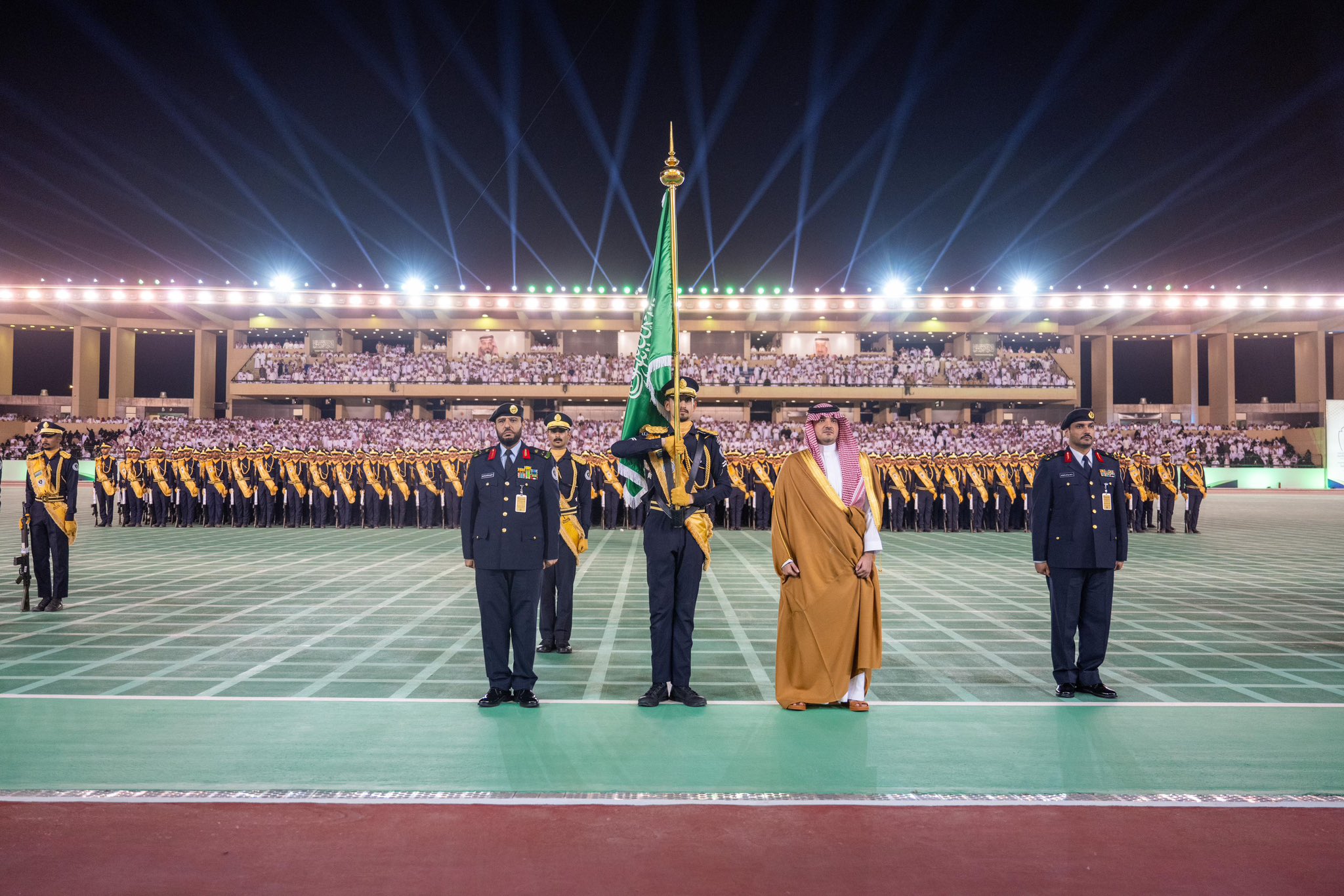 كلية الملك فهد الأمنية ترند بالمملكة بصور رائعة تجيش بالمشاعر من احتفالات الخريجين وأسرهم 5 كلية الملك فهد الأمنية ترند بالمملكة بصور رائعة تجيش بالمشاعر من احتفالات الخريجين وأسرهم