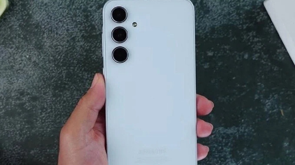 تحفة سامسونج.. مراجعة هاتف Galaxy A35 5G الحصان الأبيض بكاميرا خلفية ثلاثية بسعر مميز