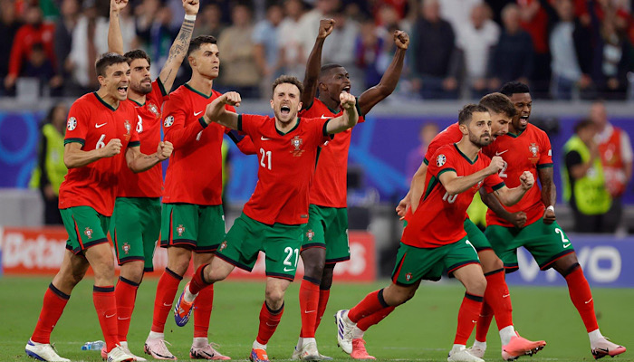 لقاء القمة .. هل سيتم نقل مباراة البرتغال ضد فرنسا في ربع نهائي يورو 2024 عبر القنوات المفتوحة؟ 5 لقاء القمة .. هل سيتم نقل مباراة البرتغال ضد فرنسا في ربع نهائي يورو 2024 عبر القنوات المفتوحة؟