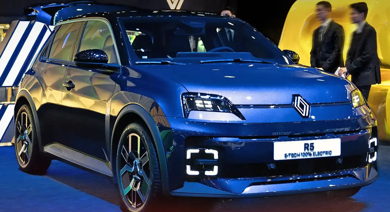 سعر ومواصفات سيارة رينو 5 E-Tech 2025 الجديدة