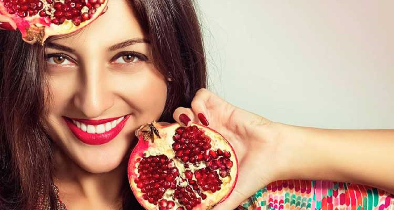 ماسك هيغنيكي بأمان.. وصفات طبيعية لتقشير البشرة بعصير الرمان والموز في المنزل 6 ماسك هيغنيكي بأمان.. وصفات طبيعية لتقشير البشرة بعصير الرمان والموز في المنزل