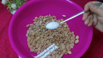 رشي السكر على الفول واحصلي على فول مدمس سريع ولذيذ هيستوي معاكي بسرعة زي بتاع المطاعم