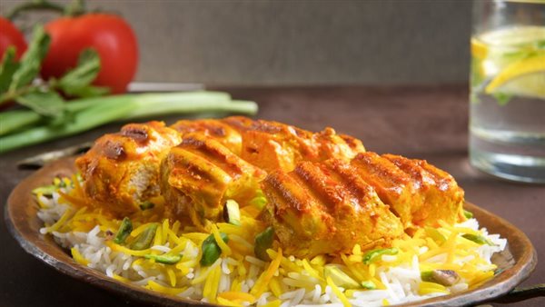 طريقة عمل الأرز بالزعفران والدجاج بخطوات سهله جدا 5 طريقة عمل الأرز بالزعفران والدجاج بخطوات سهله جدا