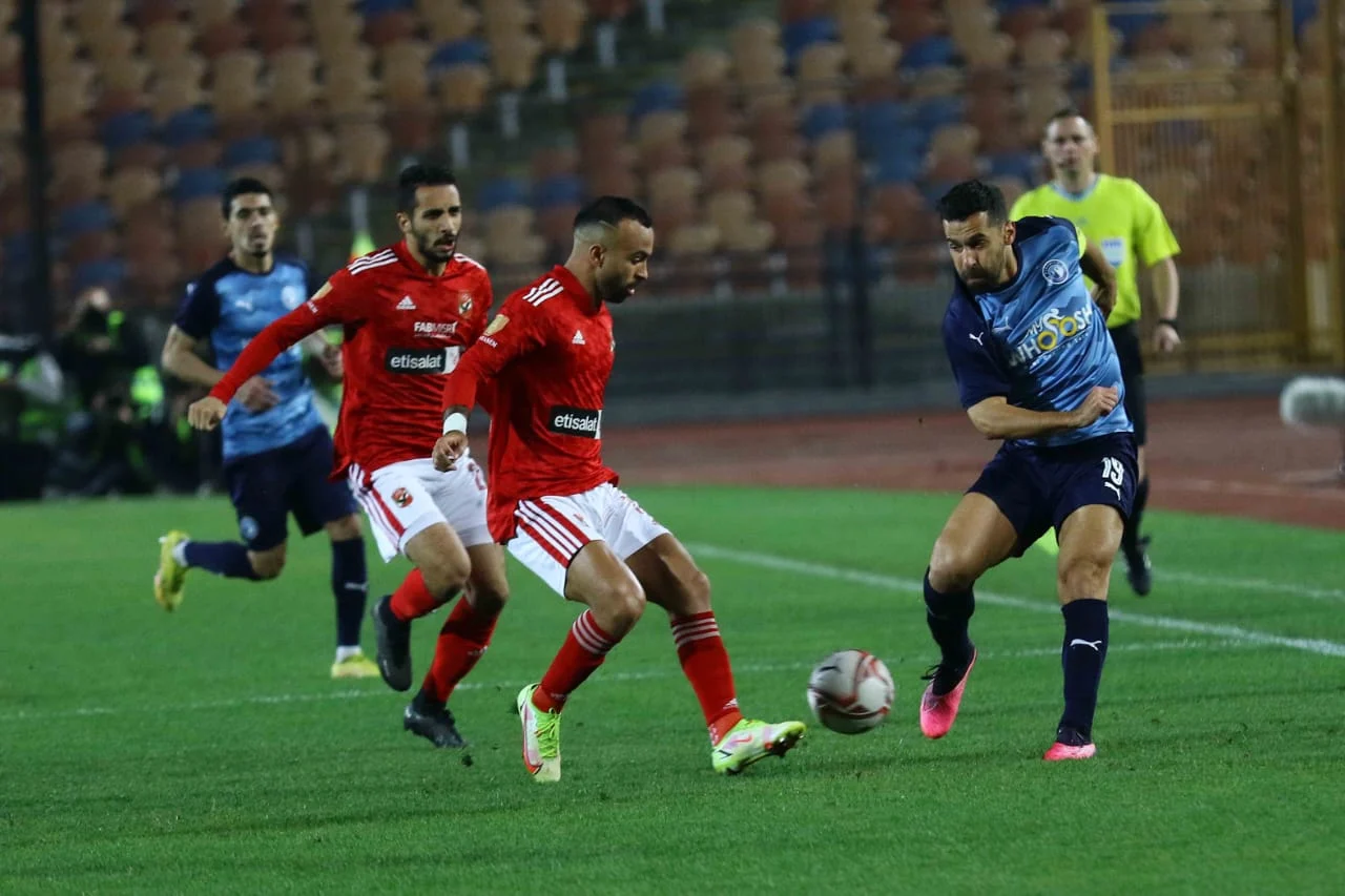 الأهلي في مواجهة بيراميدز في لقاء الصراع على صدارة الدوري غداً 2 الأهلي في مواجهة بيراميدز في لقاء الصراع على صدارة الدوري غداً