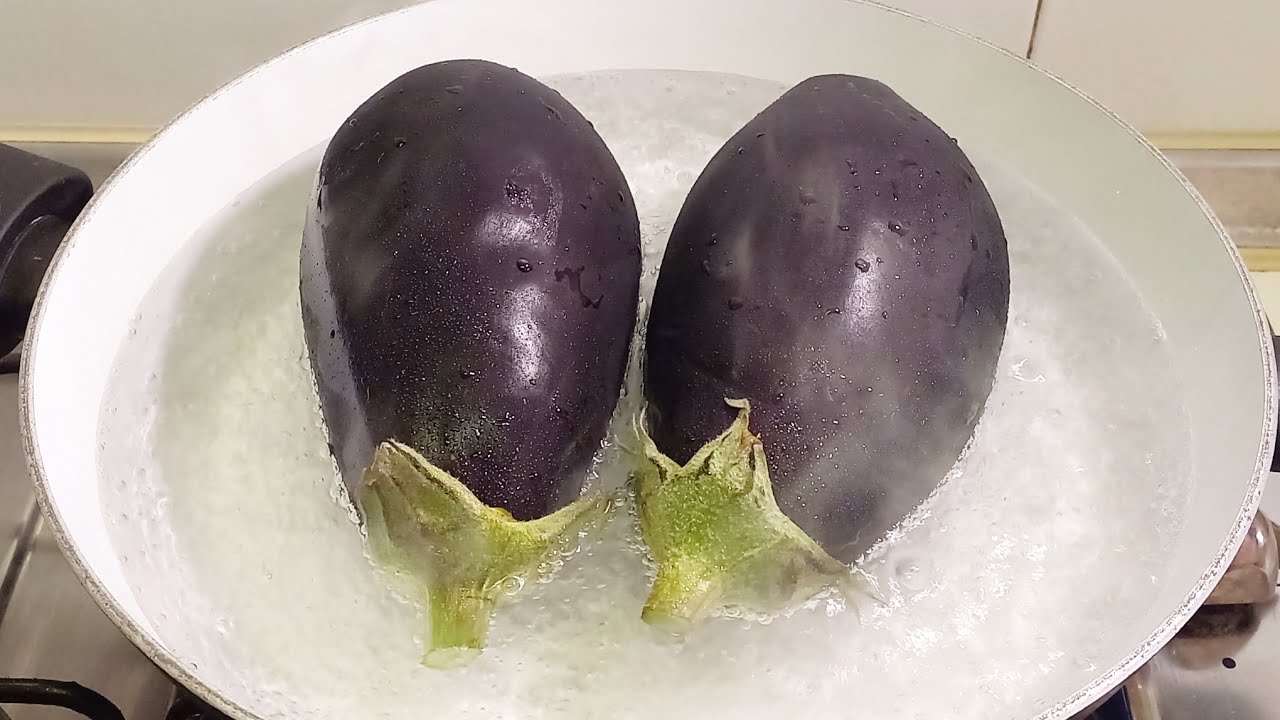 فكرة حلوة.. حطي الباذنجان في المياه المغليه ولن تحتاجي إلى قليه هتعملي الطريقة كل يوم لعيالك