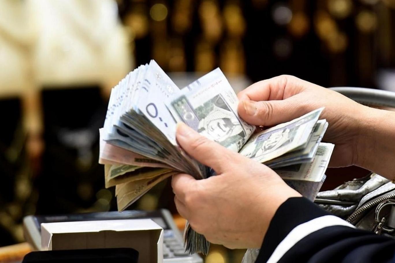 الإثنين بدء إيداع رواتب الموظفين في المملكة.. هل تشمل العلاوة السنوية؟ 2 الإثنين بدء إيداع رواتب الموظفين في المملكة.. هل تشمل العلاوة السنوية؟