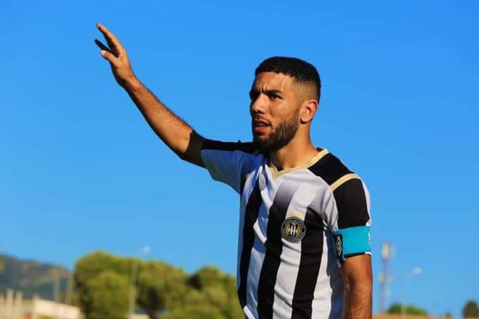 القندوسي على اعتاب الرحيل من النادي الأهلي والانتقال للدوري القطري 2 القندوسي على اعتاب الرحيل من النادي الأهلي والانتقال للدوري القطري