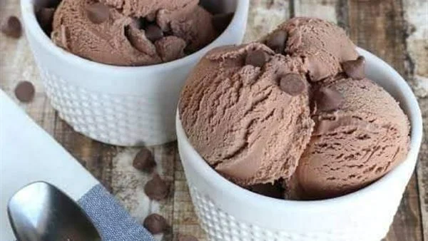فرحي اطفالك.. طريقة عمل الايس كريم بالشكولاتة في المنزل.. اولادك هيحبوه