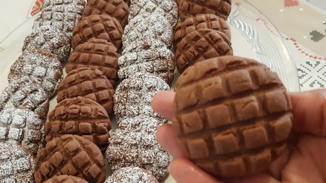 لشرب الشاي والقهوة اعملي ألذ تسلية بدون زبدة .. بسكويت الكاكاو المقرمش في البيت بمكونات اقتصادية
