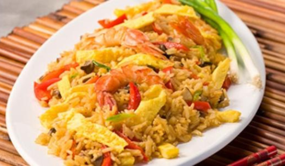 بطريقة  المطاعم كيفية عمل خلطة الأرز بالجمبري والكاليماري والطعم ولا أروع