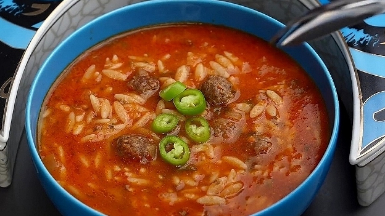 طريقة عمل شوربة لسان العصفور بكرات اللحم بألذ مذاق يمكن الحصول عليه 5 طريقة عمل شوربة لسان العصفور بكرات اللحم بألذ مذاق يمكن الحصول عليه