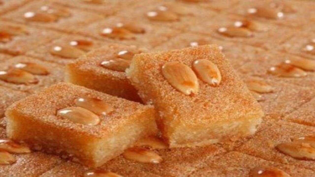 مكوناتها في مطبخك.. طريقة عمل البسبوسة العادية