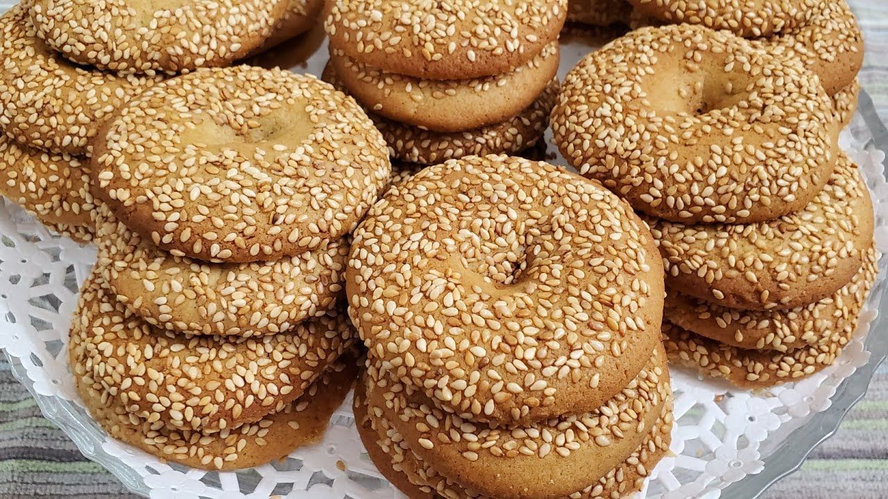 البسكويت بالسمسم.. خطوات سهلة ومكونات بسيطة لتحضيره في المنزل في 10 دقائق فقط 5 البسكويت بالسمسم.. خطوات سهلة ومكونات بسيطة لتحضيره في المنزل في 10 دقائق فقط